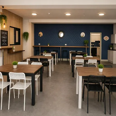 호스텔 The Courtyard 드로이다
